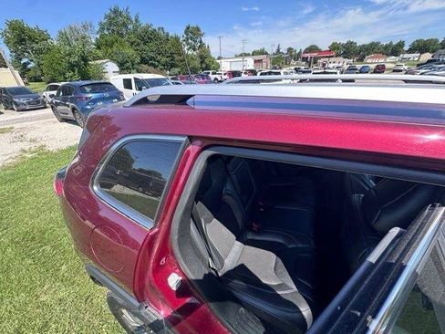 Used 2019 Jeep Cherokee Latitude Plus w/ Comfort/Convenience Group AWD/4WD image 6