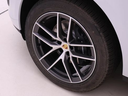 Used 2026 Porsche Macan AWD/4WD image 24