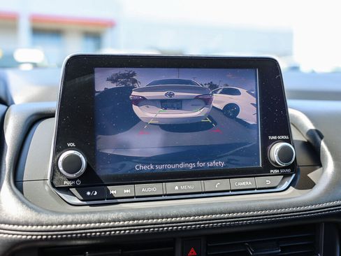 Used 2024 Nissan Rogue S FWD image 13