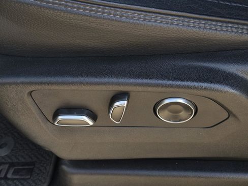 Used 2025 GMC Yukon Denali image 30