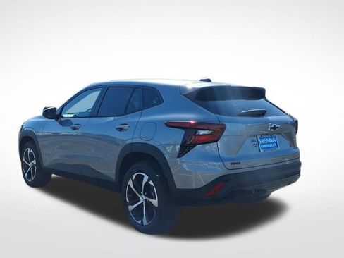 New 2026 Chevrolet Trax RS w/ Sunroof Package FWD image 5