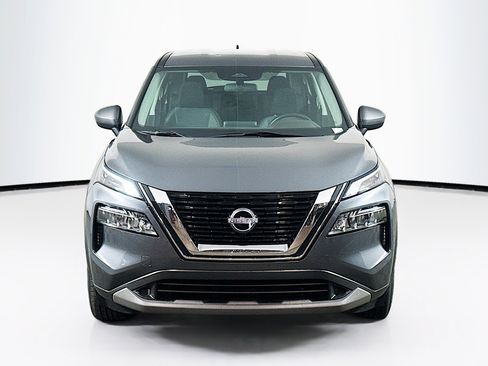 Used 2023 Nissan Rogue SV image 2