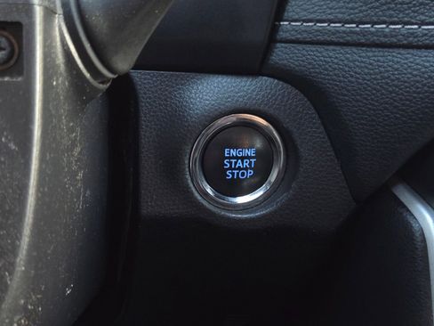 Used 2021 Toyota RAV4 XLE image 18