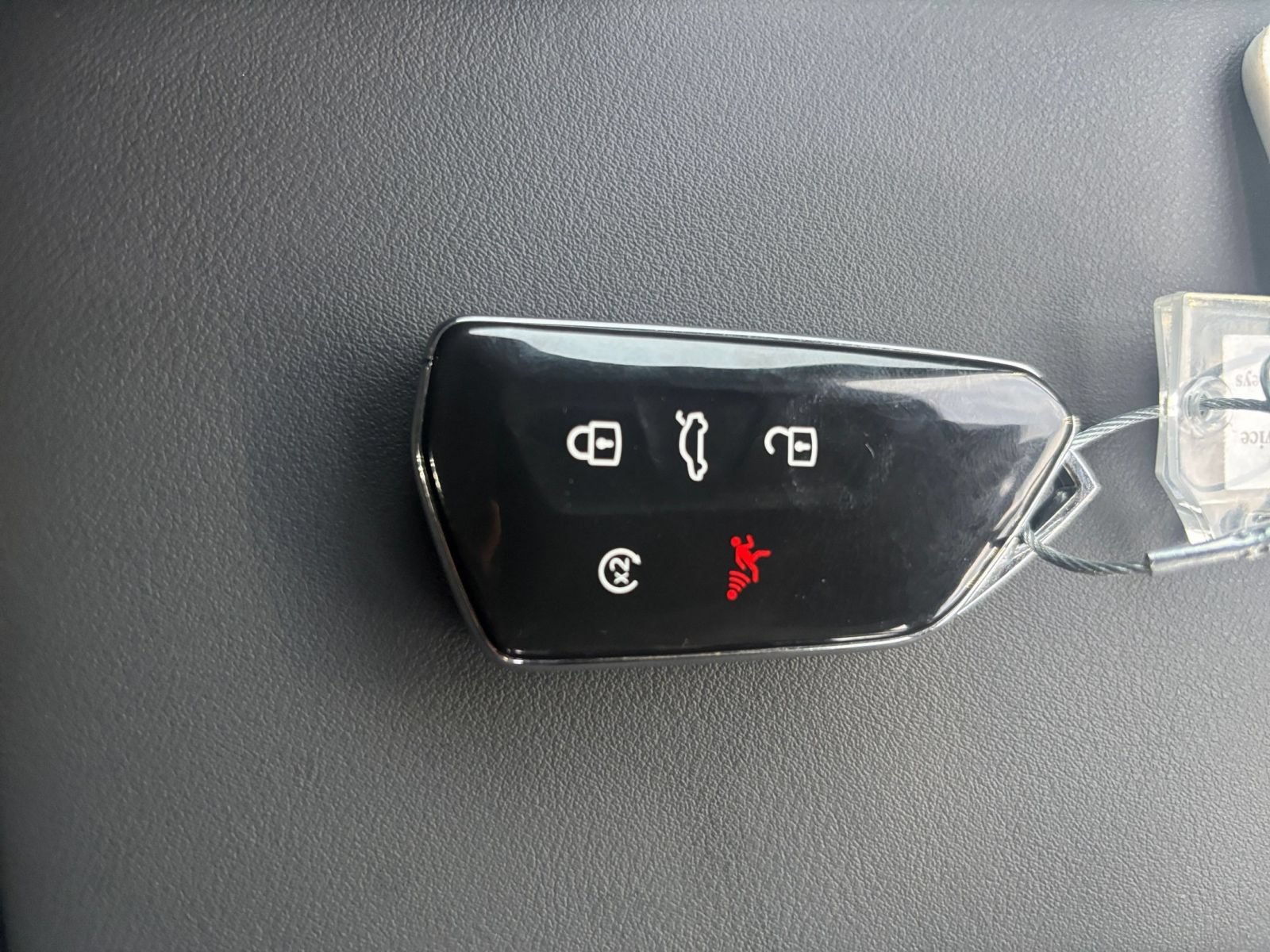 Used 2026 Volkswagen Tiguan SE AWD/4WD image 25