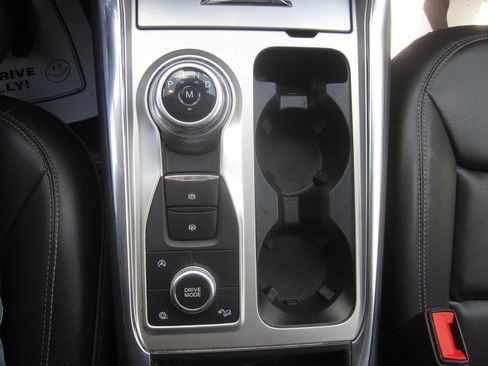 Used 2020 Ford Explorer XLT w/ Equipment Group 202A AWD/4WD image 17