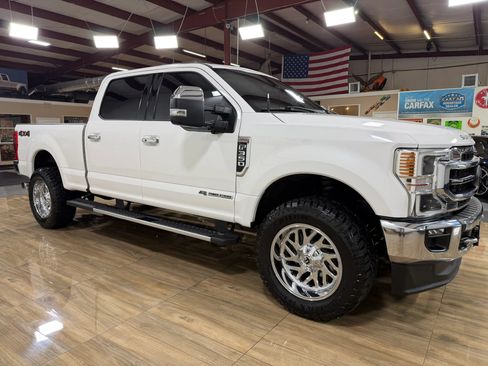 Used 2020 Ford F350 Lariat w/ Lariat Ultimate Package AWD/4WD image 3