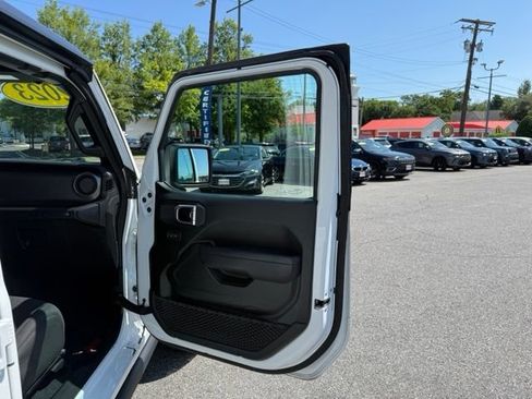Used 2023 Jeep Wrangler Unlimited Sport AWD/4WD image 28