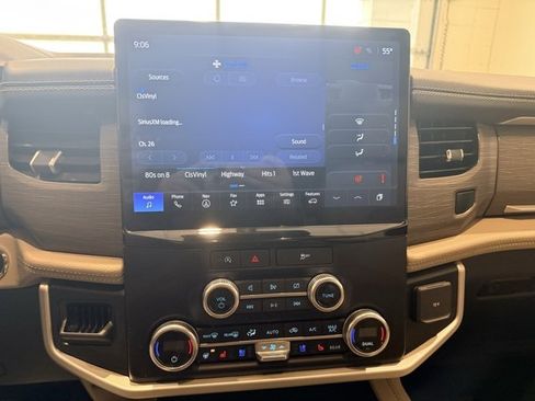 Used 2024 Ford Expedition Limited image 30