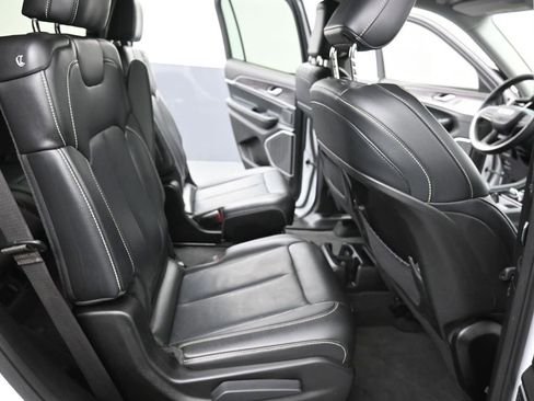 Used 2022 Jeep Grand Cherokee L Limited image 10