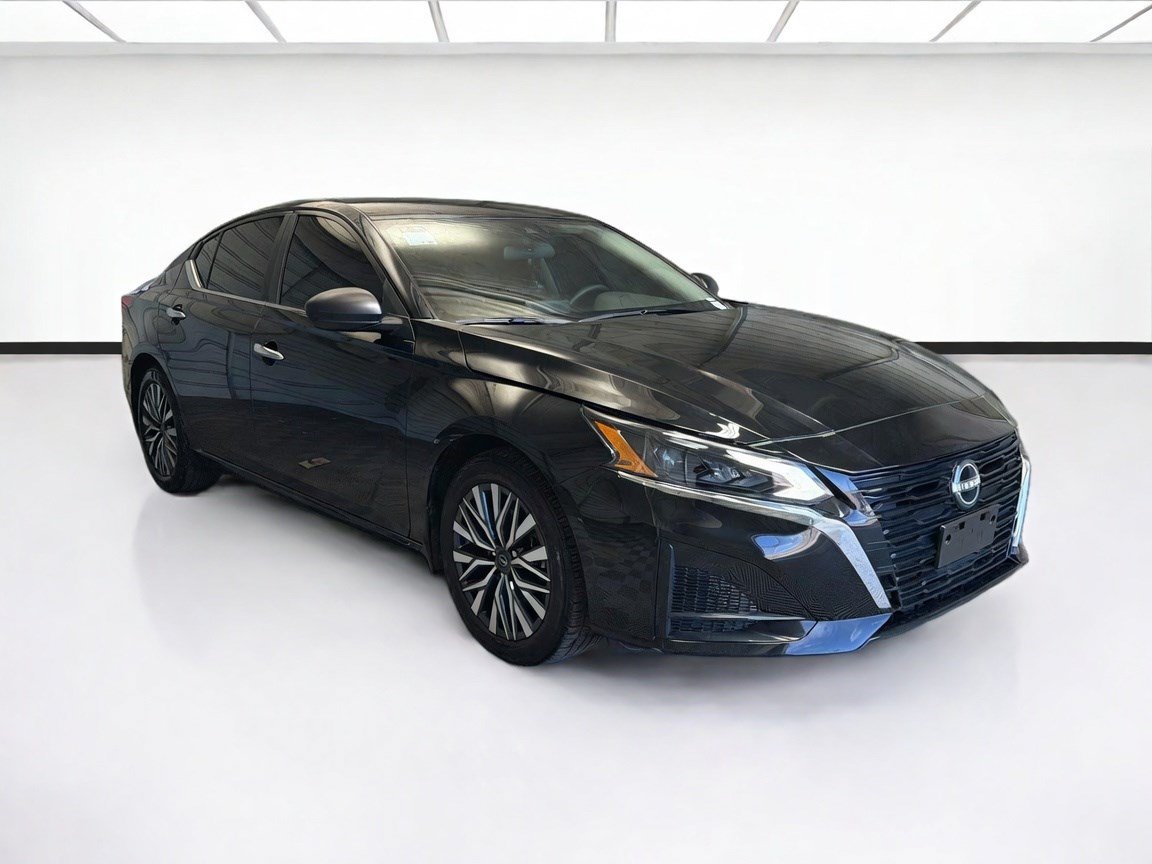 Used 2025 Nissan Altima 2.5 SV FWD image 3