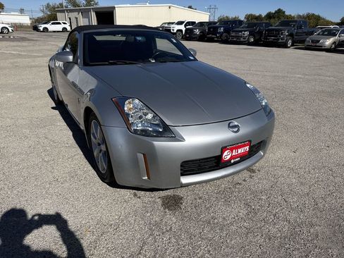 Used 2004 Nissan 350Z Enthusiast image 19