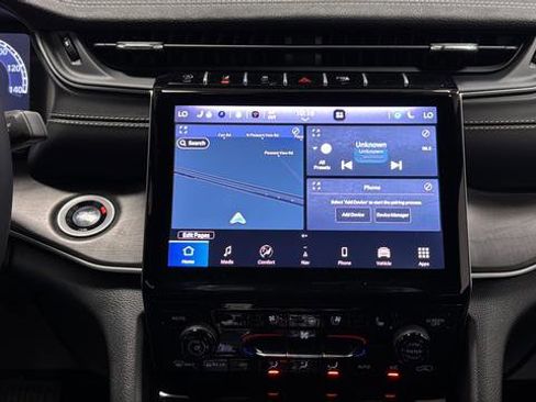 Used 2024 Jeep Grand Cherokee L Limited w/ Luxury Tech Group II image 13