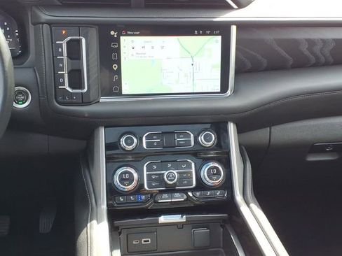Used 2022 GMC Yukon Denali w/ Denali Premium Package AWD/4WD image 13