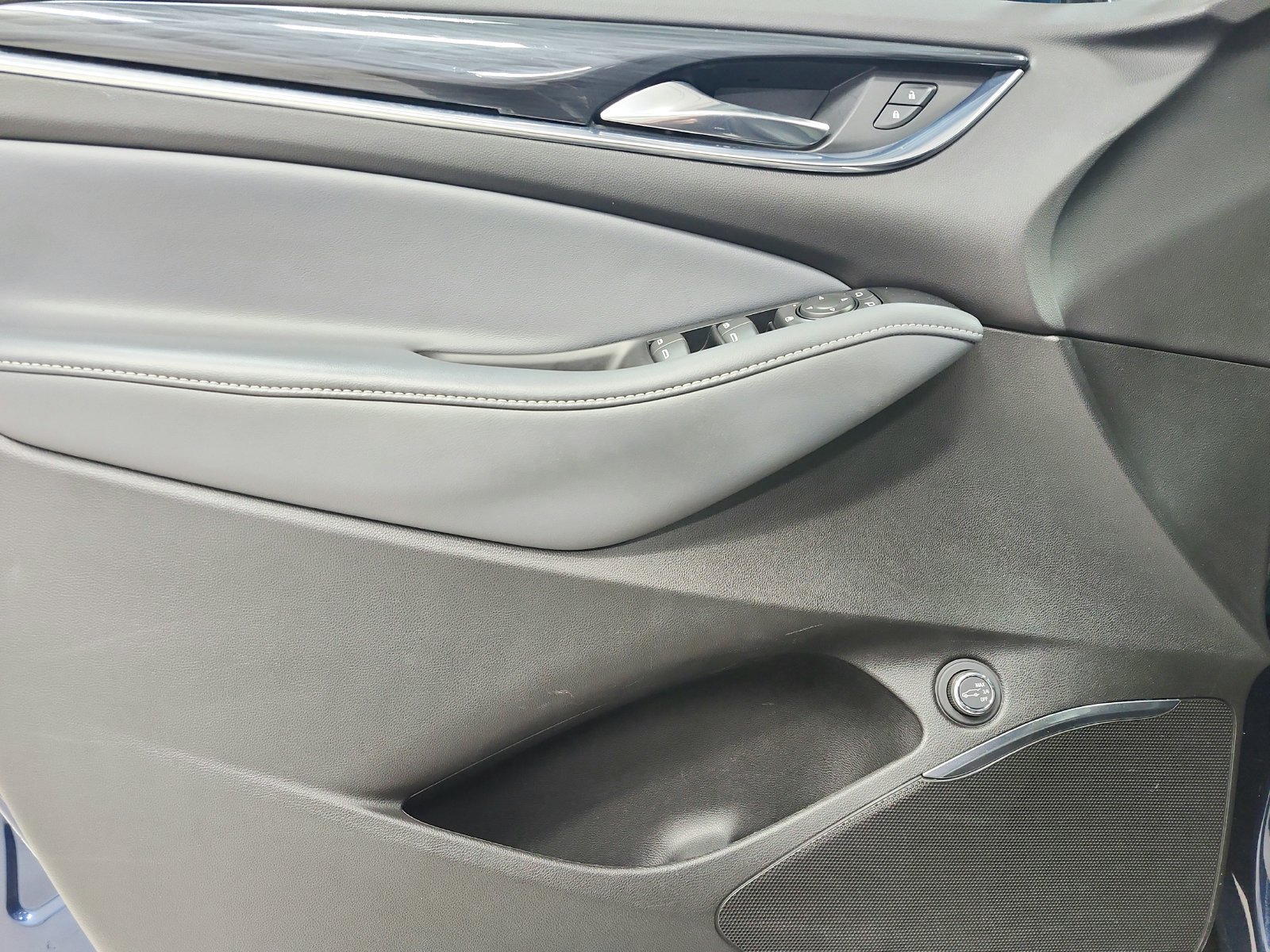 Used 2024 Buick Enclave Essence FWD image 33