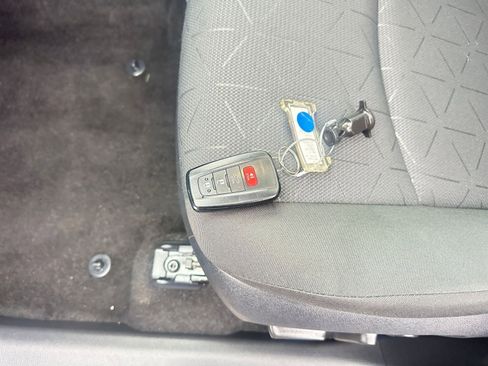 Used 2025 Toyota RAV4 XLE image 22