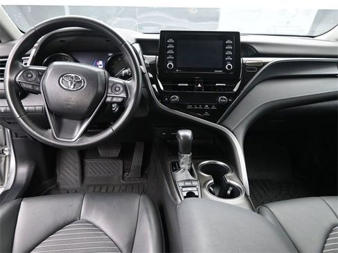Used 2022 Toyota Camry SE image 10