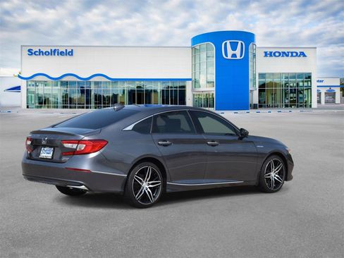 Used 2022 Honda Accord Touring image 3