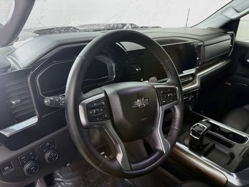 Used 2024 Chevrolet Silverado 1500 LT Trail Boss w/ Convenience Package II AWD/4WD image 9
