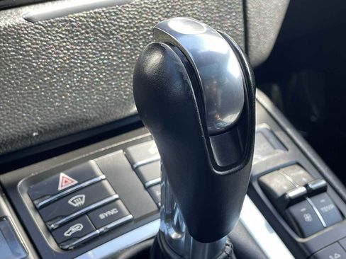 Used 2018 Porsche Macan image 21