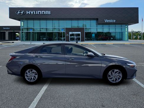 New 2026 Hyundai Elantra Hybrid FWD image 9