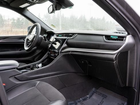 Used 2023 Jeep Grand Cherokee L Altitude image 9