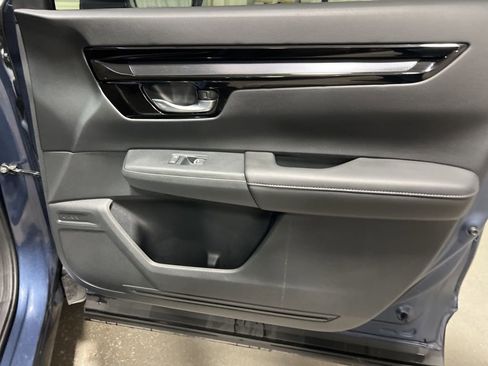 Used 2025 Honda CR-V EX-L image 9