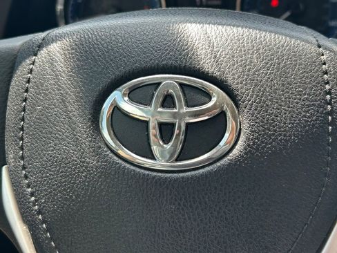 Used 2018 Toyota Corolla LE FWD image 31