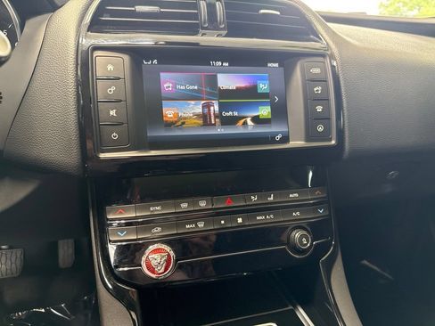 Used 2017 Jaguar XE RWD image 18