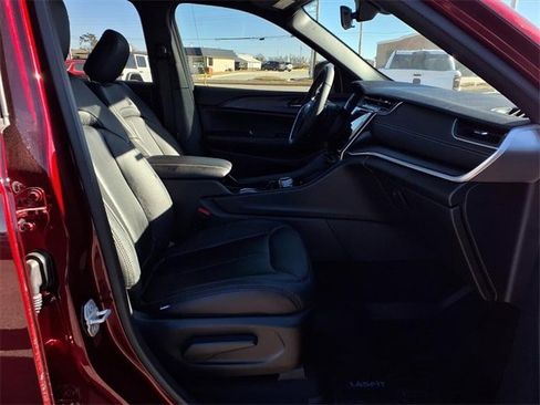 Certified 2025 Jeep Grand Cherokee L Laredo image 18