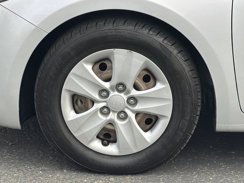 Used 2016 Kia Forte LX image 34