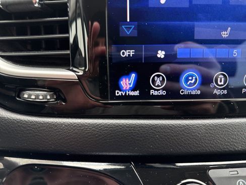 Used 2017 Chrysler Pacifica Touring-L image 17