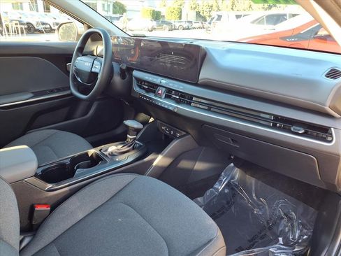 Used 2025 Kia K4 LXS image 15