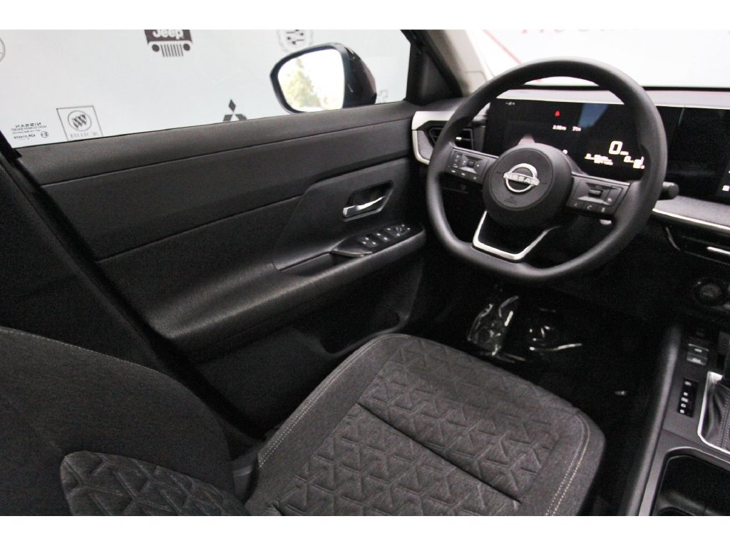 Used 2026 Nissan Kicks SV w/ SV Premium Package FWD image 6