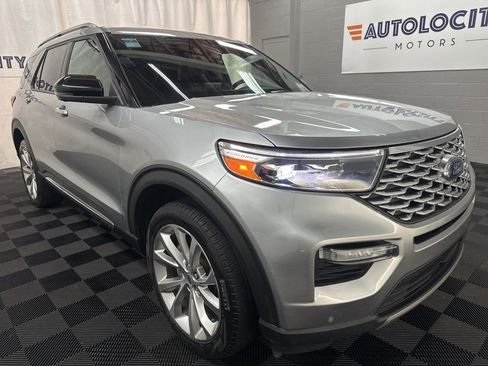 Used 2022 Ford Explorer Platinum w/ Equipment Group 601A AWD/4WD image 2