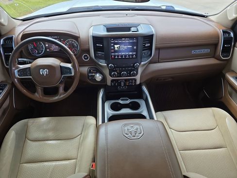 Used 2021 RAM 1500 Laramie AWD/4WD image 9
