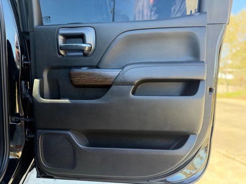 Used 2019 GMC Sierra 2500 Denali w/ Duramax Plus Package AWD/4WD image 18