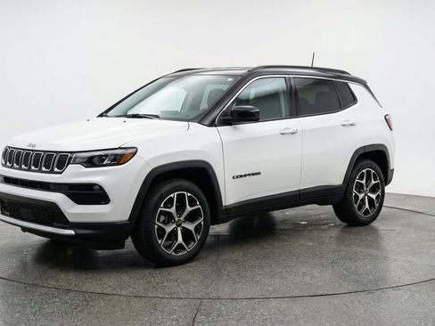 Used 2025 Jeep Compass Limited AWD/4WD image 3