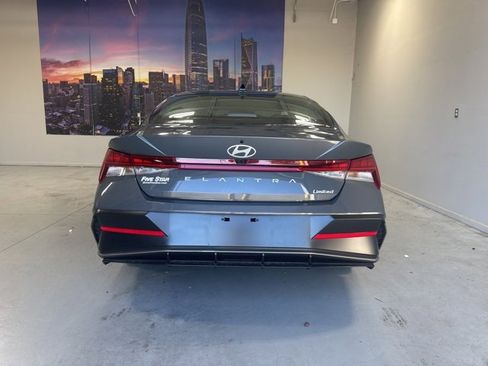 Certified 2025 Hyundai Elantra Limited image 7