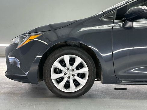 Used 2025 Toyota Corolla LE FWD image 4
