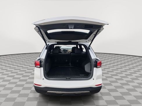 Used 2024 Chevrolet Equinox Premier image 9