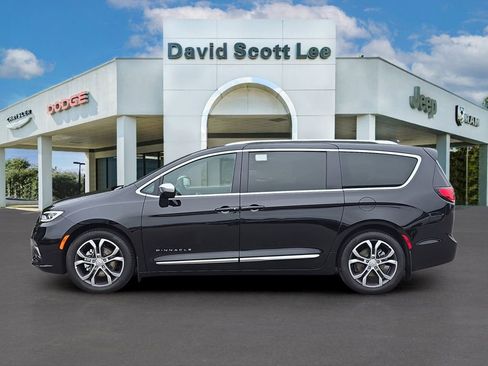 New 2026 Chrysler Pacifica Pinnacle image 9
