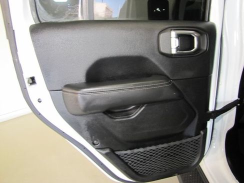 Used 2022 Jeep Wrangler Unlimited Sahara w/ Cold Weather Group AWD/4WD image 13