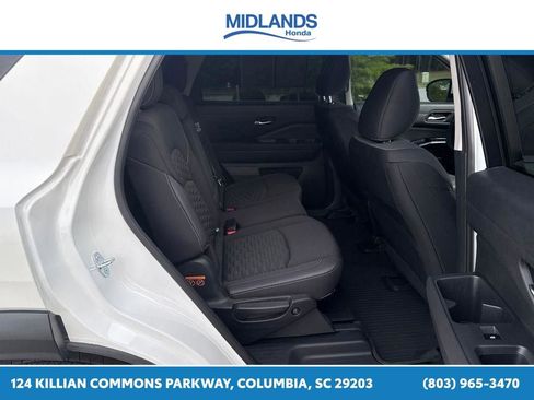 Used 2022 Nissan Pathfinder SV AWD/4WD image 38