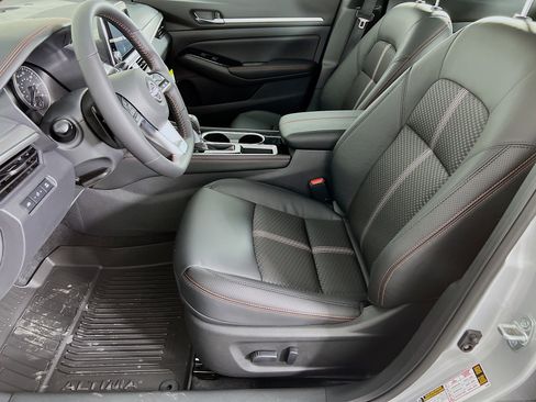 New 2025 Nissan Altima 2.5 SR image 3