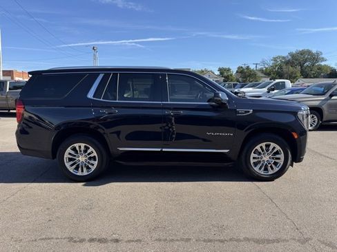 Used 2021 GMC Yukon SLT w/ SLT Luxury Package image 2