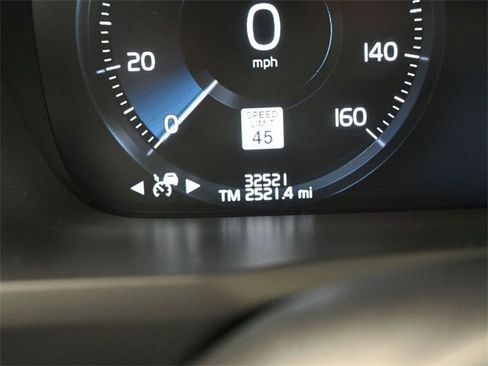 Used 2022 Volvo XC90 T6 Momentum w/ Advanced Package image 25