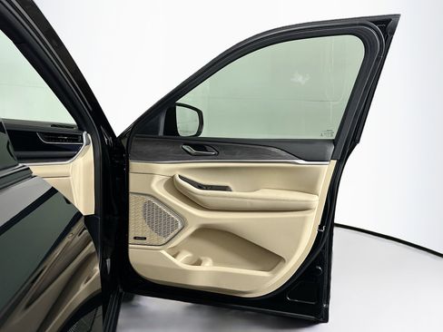 Used 2022 Jeep Grand Cherokee Limited 4xe w/ Luxury Tech Group II image 34