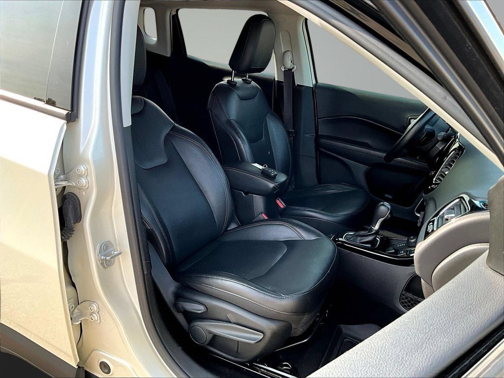 Used 2018 Jeep Compass Limited AWD/4WD image 31