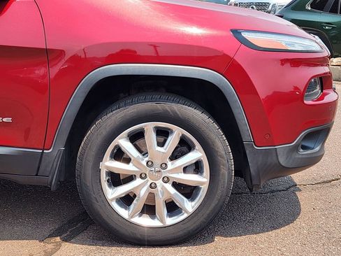 Used 2015 Jeep Cherokee Limited w/ Technology Group AWD/4WD image 29
