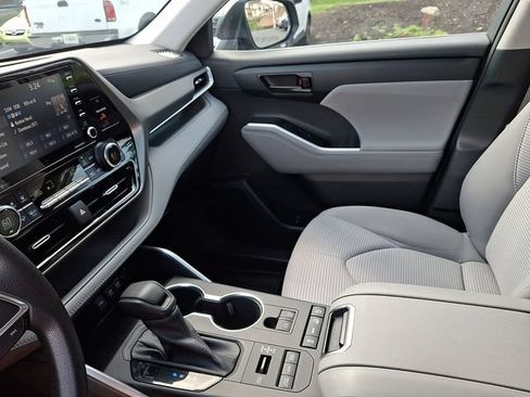 Used 2021 Toyota Highlander L AWD/4WD image 32